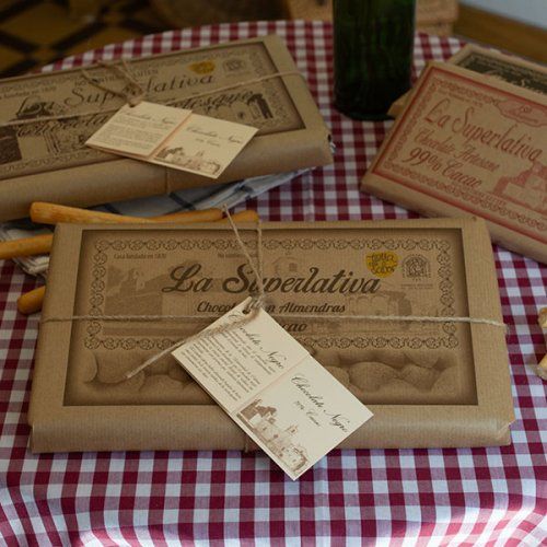 Chocolate artesano 70% cacao con almendras extra grande "LA SUPERLATIVA"